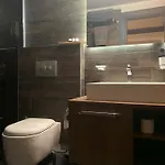 Art & Interiors بودروم