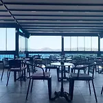 فندق Art & Interiors 2*