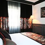 Art & Interiors بودروم
