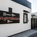 فندق Art & Interiors 2*