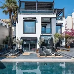 فندق Art & Interiors
