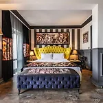 فندق Art & Interiors 2*