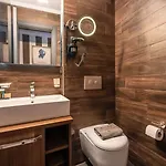 فندق Art & Interiors 2*