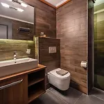فندق Art & Interiors 2*