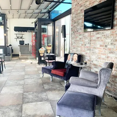 Art & Interiors Hotel 2*