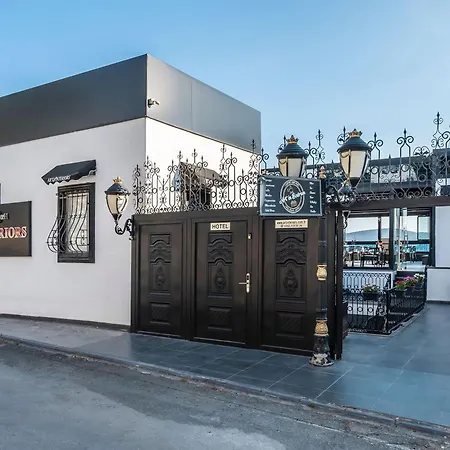 Отель Art & Interiors