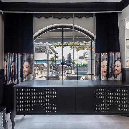 Hotel Art & Interiors 2*