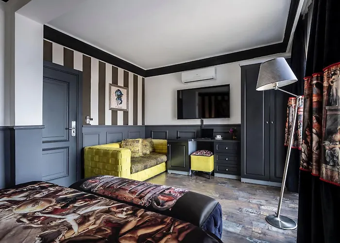 Отель Art & Interiors