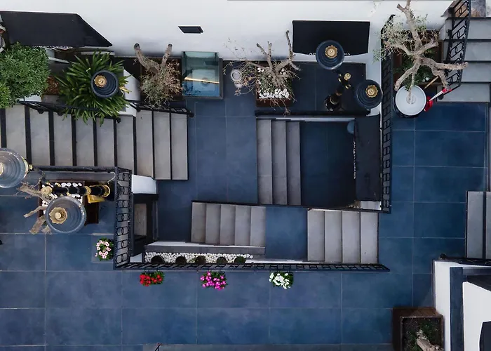 Отель Art & Interiors