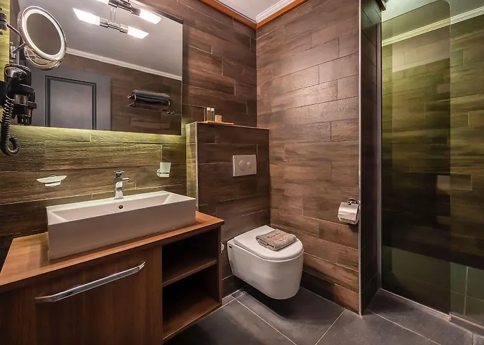 Отель Art & Interiors 2*