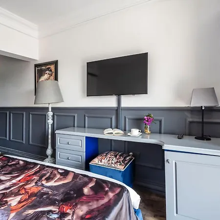 Art & Interiors Hotel 2*